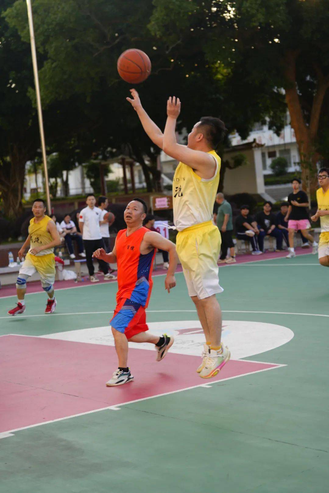 关于“青春追梦”青少年篮球公益公益跑在上海盛大举行,激励青春奋力拼搏的信息 关于“青春追梦”青少年篮球公益公益跑在上海盛大举行,激励青春奋力拼搏的信息