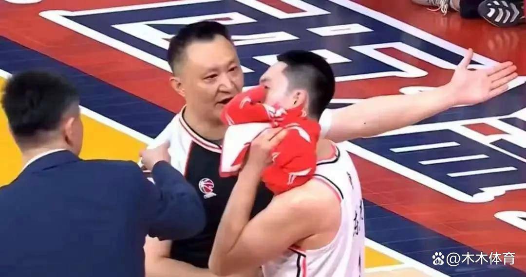 开云官方-中国足球裁判比赛录像复核全面普及，提升判罚公正性的简单介绍