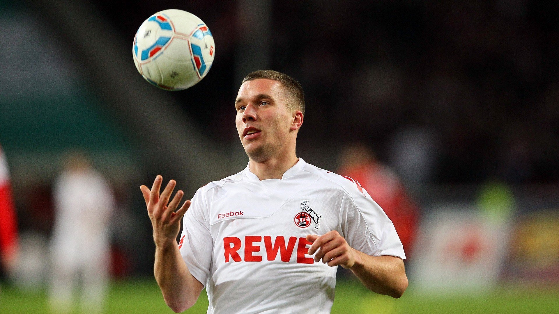 开云·体育官网-体育与对手展开激烈杯赛较量，竞技体育中的对手